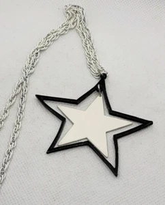Fantastica collana vintage anni 80 doppia stella argento bianco e nero stelle pendente vintage - Foto 1 di 4