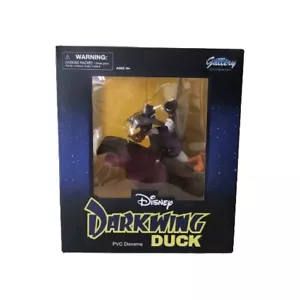 Diamond Select Toys Darkwing Duck Gallery Statue Diorama Brand New In Hand - Picture 1 of 4