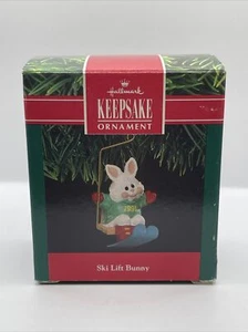 Hallmark Telesquí Conejito Adorno Navidad Recuerdo Conejo 1991 De Colección Nuevo de Lote Antiguo - Imagen 1 de 7