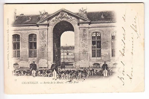 CPA CHANTILLY 60 - CHATEAU CHASSE A COURRE SORTIE DE LA MEUTE CHIEN 1902 ~B02 - Imagen 1 de 2