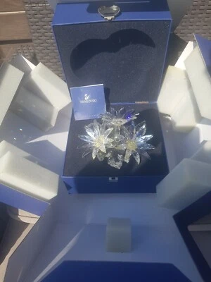SWAROVSKI CRYSTAL 'MAXI FLOWER ARRANGEMENT' BRAND NEW - Image 1 of 3