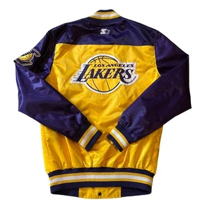 Chaqueta de bombardero Starter LA Los Angeles Lakers para hombre talla pequeña amarilla satinada a presión - Imagen 1 de 14