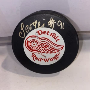 Sergei Fedorov Signed Just "SERGEI" Rare Rookie Era Detroit Red Wing Puck JSA CO - Picture 1 of 2