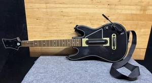 Guitar Hero Power Wireless Gitarre Xbox 360, PS3 Schwarz Gold mit Gurt / Wii U - Bild 1 von 5