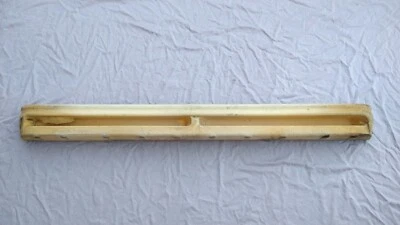 Amortiguador de espuma para parachoques trasero 85 86 87 88 89 Toyota MR2 Foto 1 de 4