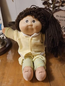 CABBAGE PATCH KID PUPPE 17 ZOLL BRAUNE HAARE BRAUNE AUGEN ***PRE-LOVED*** - Bild 1 von 5