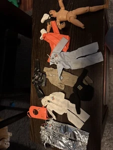 Lotto vestiti e accessori vintage anni 70 Mego 8" Action Jackson - Foto 1 di 6