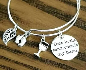 Brazalete Dije Dedos en la Arena Playa Amante del Vino Regalo Vino Joyería Playa Tema - Imagen 1 de 2