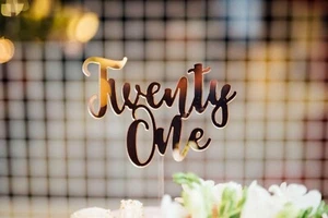 Alex+Me Twenty One Cake Topper - Picture 1 of 2