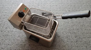📌 Professional Fritteuse mit Kaltzone HDF 1104 • Edelstahl • 2500 W • 4 Liter - Bild 1 von 12