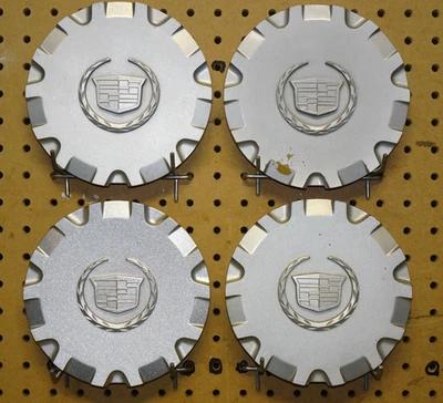 Juego de 4 tapacubos centrales OEM 2004-2005 Cadillac SRX PLATEADOS GM p/n 9596272 Foto 1 de 4