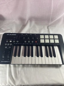 M-Audio Oxygen 25 Keyboard Controller (NO POWER ADAPTER) R2 - Picture 1 of 6