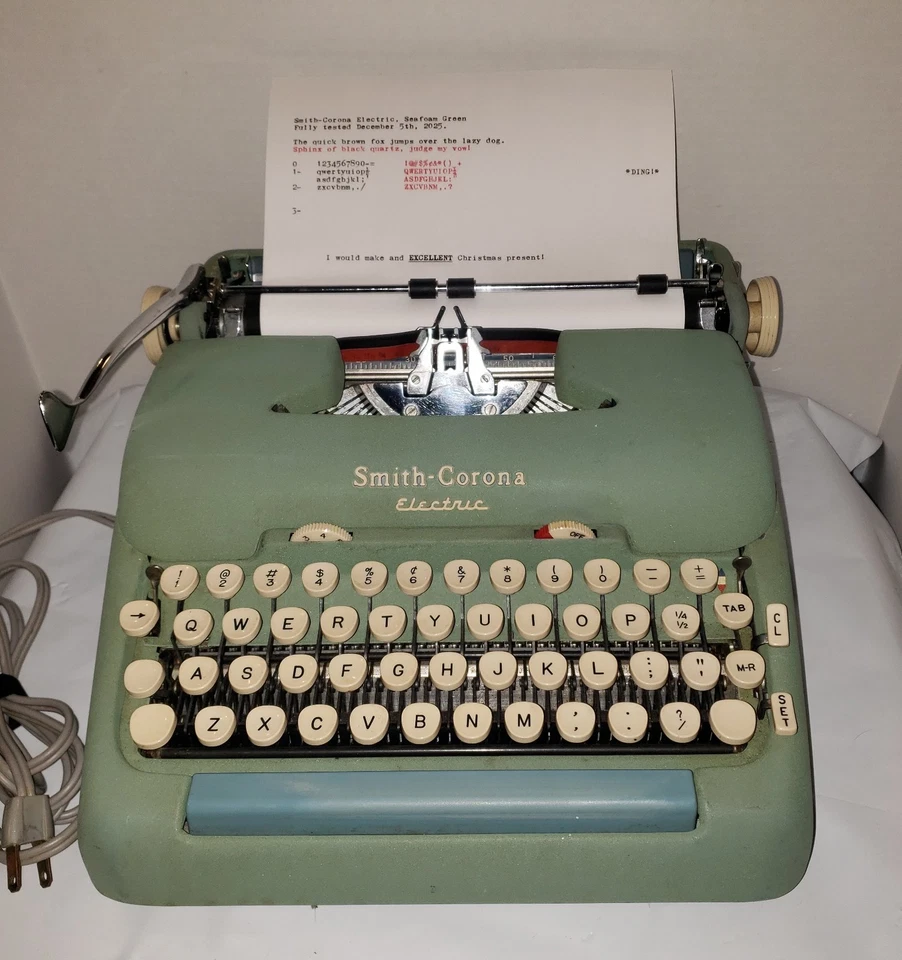 Smith Corona 5TE Seafoam Electric Typewriter With Case - Serviced Works! - Image 1 of 4