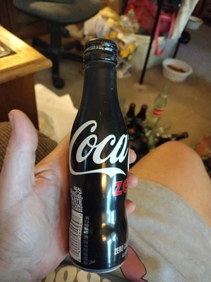 Черная алюминиевая бутылка Coca Cola Zero 2015 запечатанная 8 1/2 унции :-) - Изображение 1 из 4