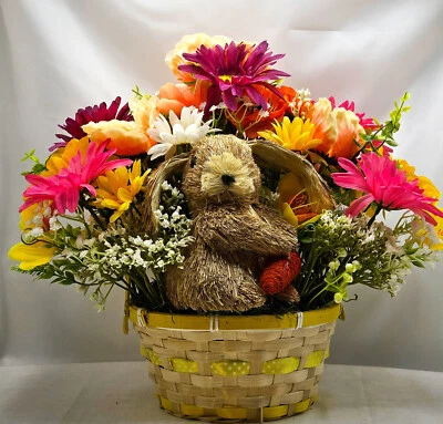 复活节家居装饰-藤兔篮子带春季花卉 — 第 1/4 张图片
