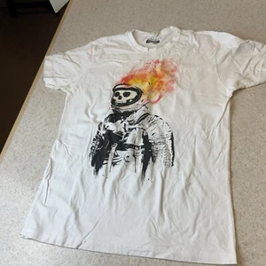 Design By Humans Crash & Burn Graphics White Cotton T Shirt Men’s M - Picture 1 of 9