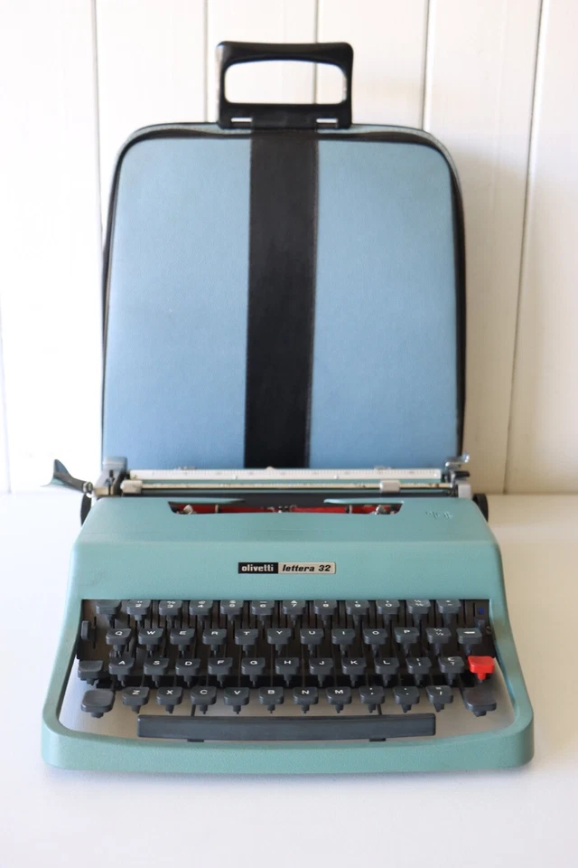 Máquina de escribir vintage azul Olivetti Lettera 32 - Estuche original - En perfecto estado de funcionamiento Foto 1 de 4