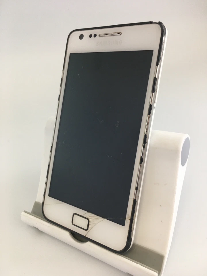 Samsung Galaxy S2 I9100 White Unlocked Android Smartphone Cracked Incomplete    - Image 1 of 4