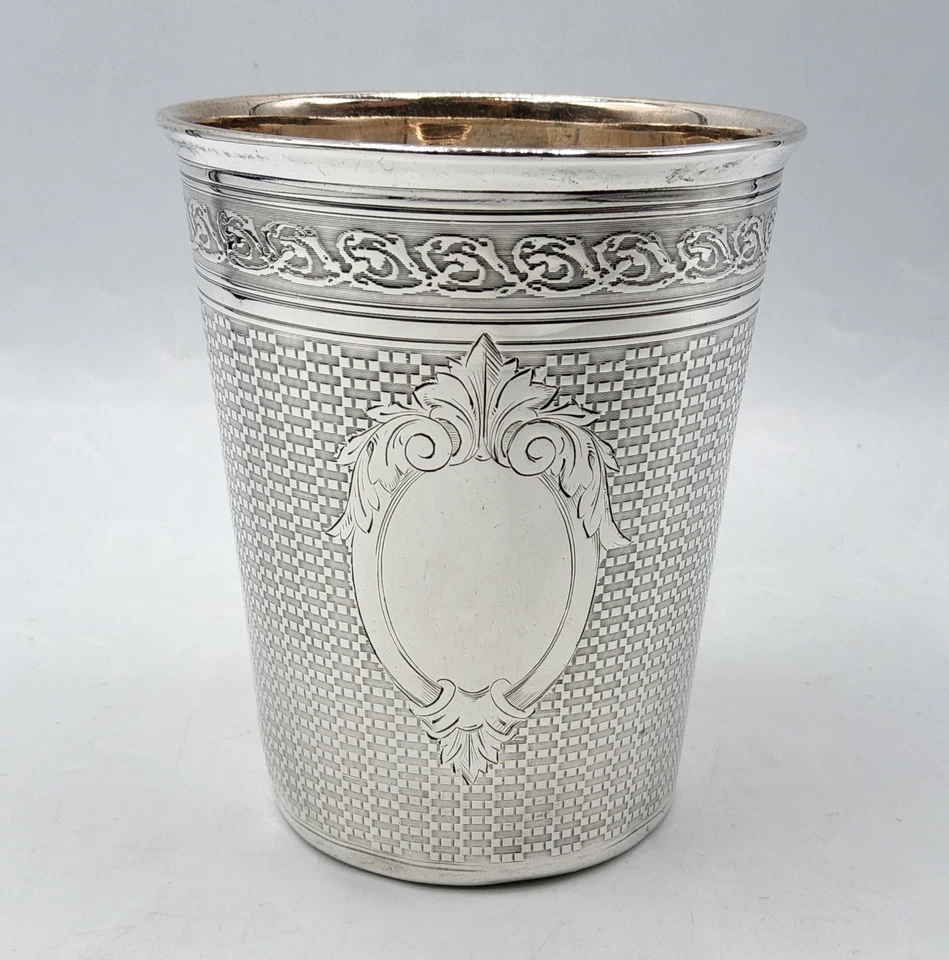 Timbale en argent massif guilloché et gravé poinçon Minerve 1er titre XIXème - Photo 1/4