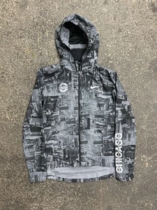 Chaqueta para correr Nike 2018 Chicago Marathon negra gris 933452 010 para hombre M - Imagen 1 de 9