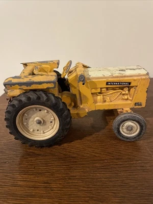Vintage ertl 1/16 3444 International Harvester tractor parts/repair yellow/white - Image 1 of 4