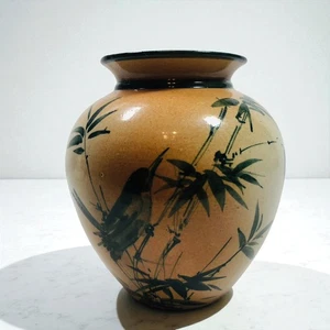 Asian Oriental Ceramic Vase Bird On Bamboo Plant and Dragonfly 7 in x 6.5 in - Imagen 1 de 12