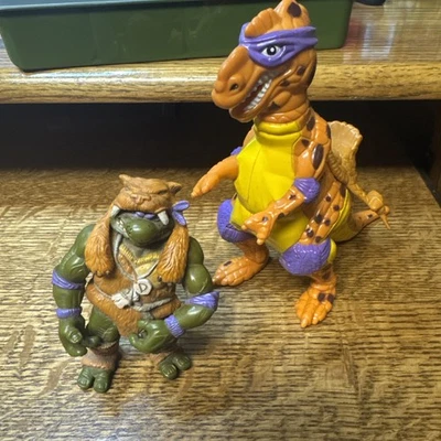 Vintage TMNT Cave Don & Trippy Tyrannosaurus Foto 1 de 4