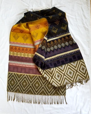 Bufanda de doble cara Theodora & Callum mezcla tejida geométrica con flecos 26" x 72" Foto 1 de 4