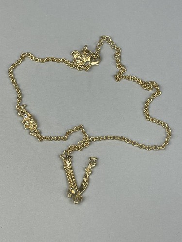 Collana con ciondolo a forma di V con catenina a bordo oro Versace