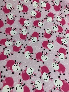 42 x 60 geworfene Kühe Neuheit rosa Hintergrund Markenlos Baumwollstoff - Bild 1 von 7