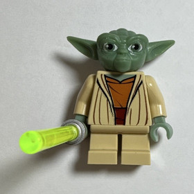 LEGO Star Wars Yoda Minifigure - 8018 w/ Silver Green Lightsaber