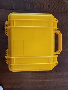 Pelican Yellow 1400 Case 13”x10” Missing Badge Camera Hard Case Waterproof - Bild 1 von 6
