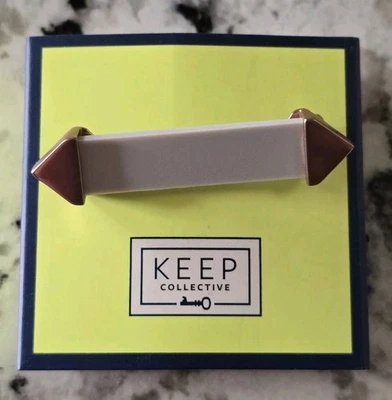 KEEP Collective Oro Rosa y Gris Claro PIN Bolso Chaqueta Bufanda Dije Llavero Nuevo en Caja Foto 1 de 4