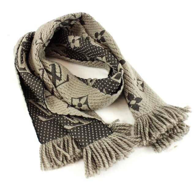 Monogram Gradient Scarf - Louis Vuitton ®  Louis vuitton monogram, Louis  vuitton, Elegant scarves