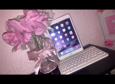 Apple iPad 3rd Gen. 16GB,  - Gold (CA) - Image 1 of 4