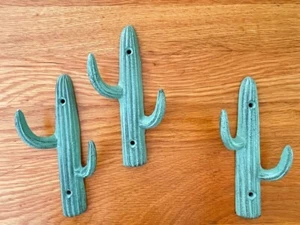 Set of 3 Cast Iron Cactus Hook Garden Wall Figure Statue Ornament 9x17cm - Picture 1 of 6