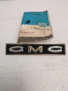 NOS OEM GM 1968 1967 C10 K10 K30 C30 GMC GLOVE BOX DOOR EMBLEM 3903805 NEW Gold - Picture 1 of 16