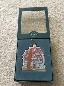 Lenox Victorian Homes Collection DURHAM SQUARE Christmas Ornament - Picture 1 of 1