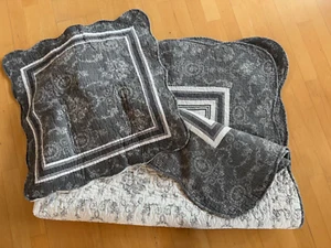 Decke Plaid gesteppt Landhaus 270 * 170 Grau weiß Tagesdecke Bett m. Kopfkissen - Bild 1 von 3