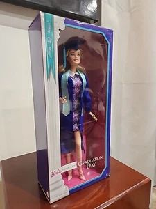 Barbie Signature GRADUATION DAY Fashion Doll 2017 Mattel FJH66 Blonde / Blue Eye - Picture 1 of 4