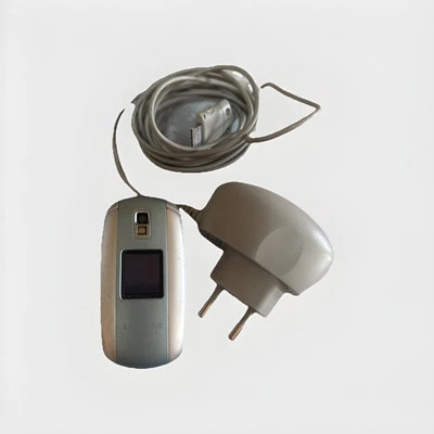 Samsung SGH-E530 Blu e Argento Funzionante Con Caricabatterie - Immagine 1 di 4