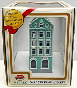MODEL POWER N SCALE 2578 PODIATRIST LIGHTED OFFICE BUILDING & W/2 FIGURES - Picture 1 of 4