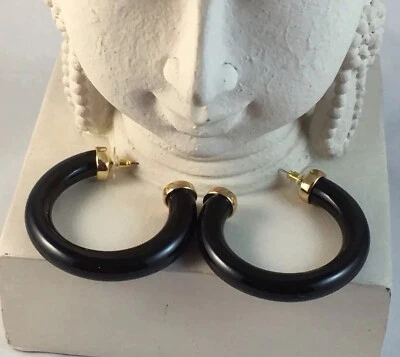 Kenneth Lane KJL COUTURE Pendientes de aro grandes de resina tapas de extremo dorado 2,5" NEGRO Foto 1 de 4