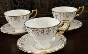 (3) ROYAL CROWN DERBY WINE - Tazza e piattini con piedini in PERFETTE condizioni. - Foto 1 di 7