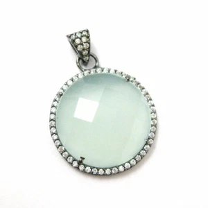 Bisel redondo de plata oxidada Aqua Chalcedony Gem Pave Cubic Zirconia Colgante - Imagen 1 de 5