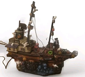 LED Dorf Piratenschiff mit Bewegung Halloween Neu - Bild 1 von 7