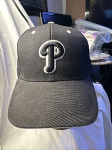 MLB Philadelphia Phillies Sombrero Negro con P Negro y Blanco Citizen Bank Park - Imagen 1 de 4