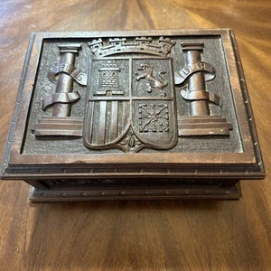 Vintage handgeschnitzte Wappen Holzkiste  - Bild 1 von 14