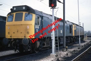 Diapositiva ferroviaria original 35 mm (Q62) 25123 / 47285 Carnforth noviembre 1982 - Imagen 1 de 1