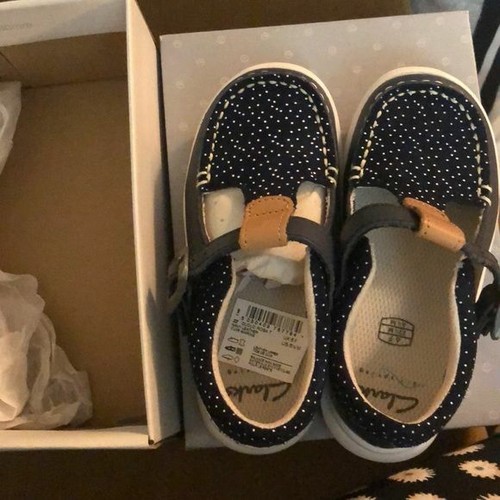 Scarpe Clarks bambino in pelle blu navy taglia 6 5. Nuovo con scatola.